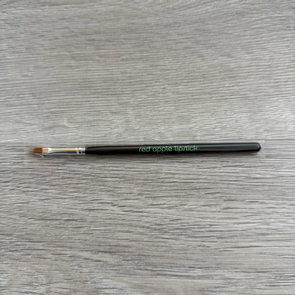🆕 Red Apple Lipstick Vegan Lip Brush